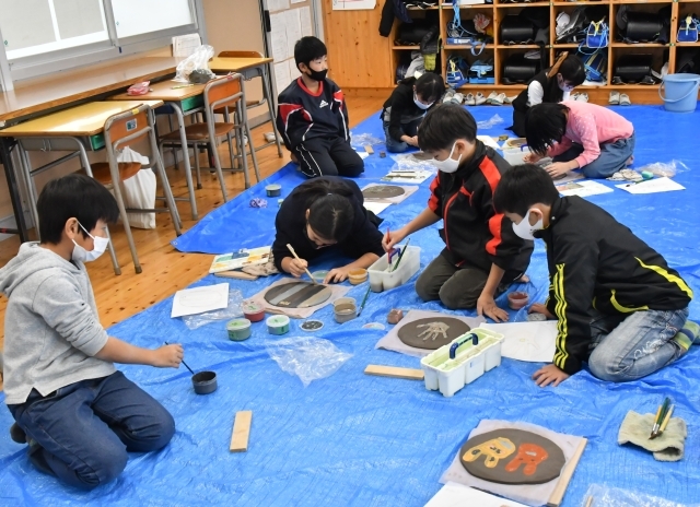 陶芸体験の出前授業(2)