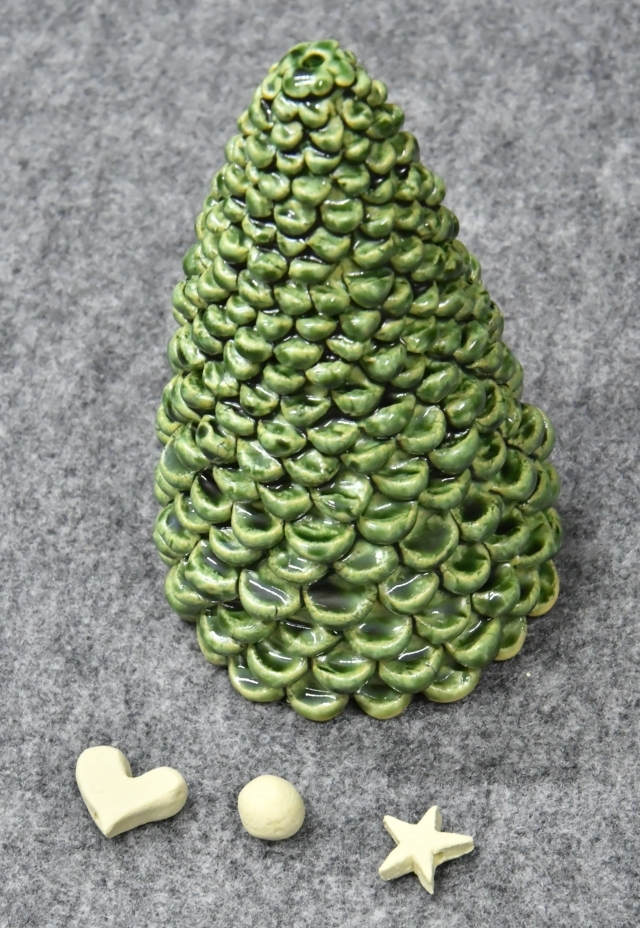 ギャラリーふうの陶芸教室の生徒作品です(クリスマスのオブジェ)