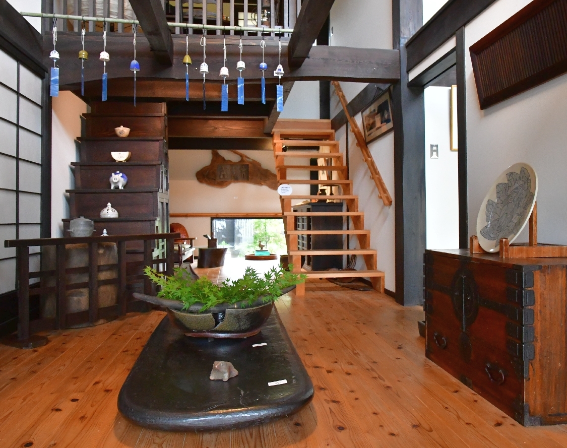 勝間田焼復活会陶芸展がはじまりました
