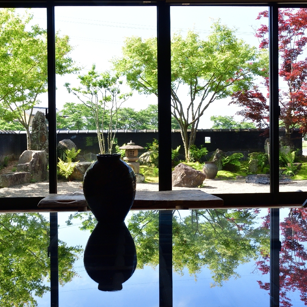 ガラスに写った景色