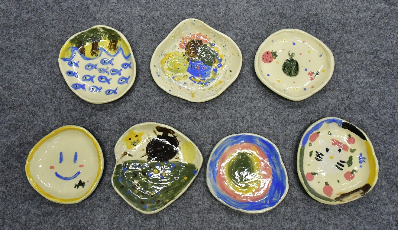 陶芸体験「絵皿作り」の作品が完成しました
