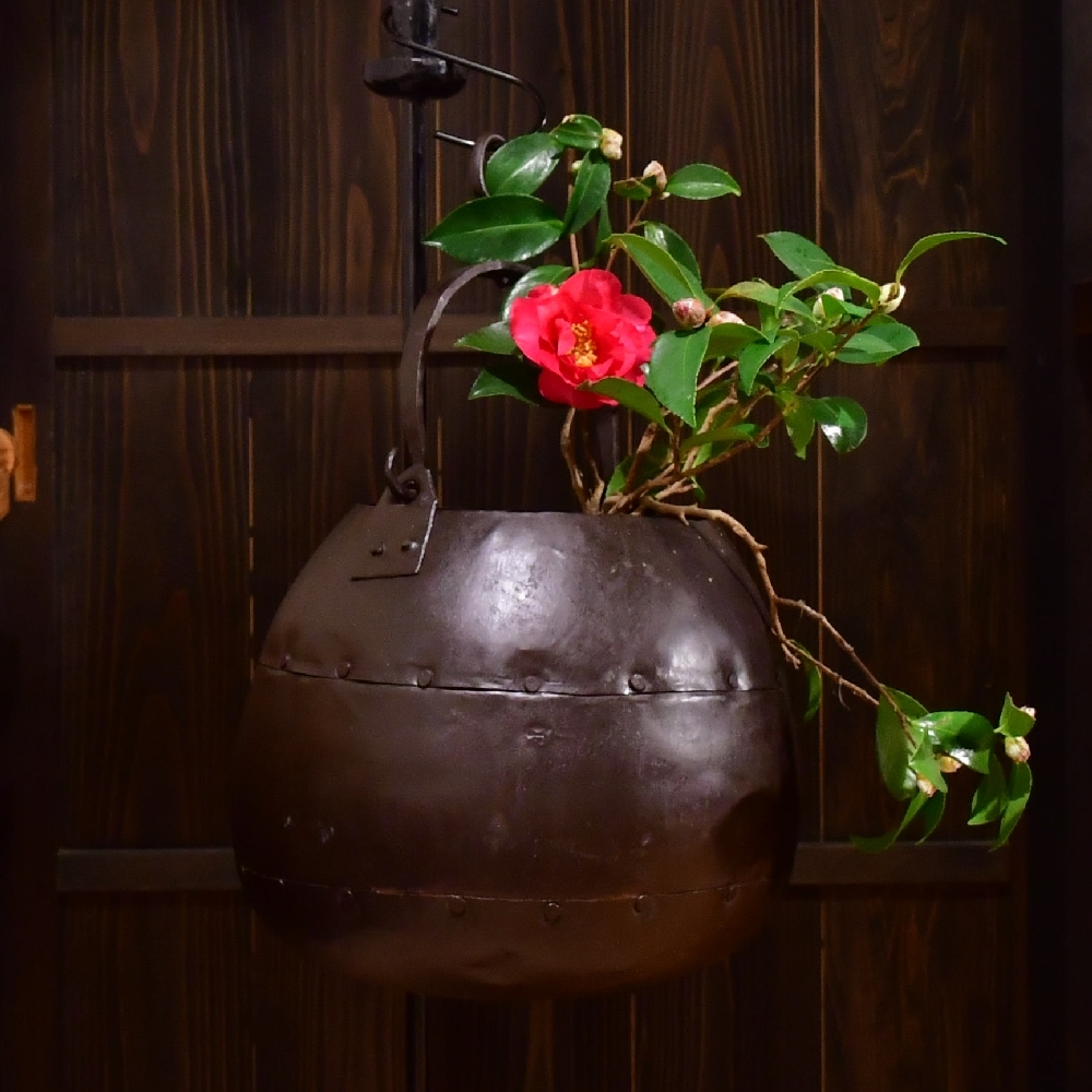 山茶花を活ける