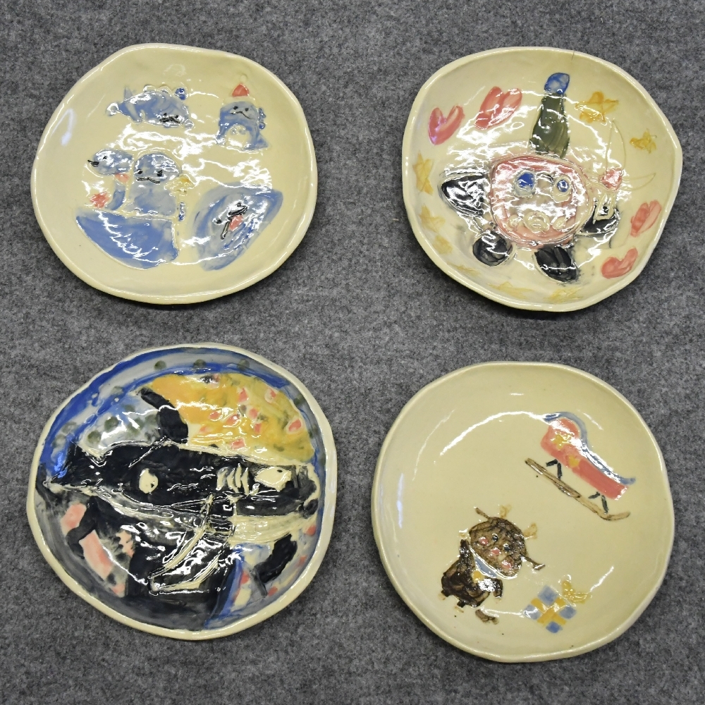 小学生の絵皿作品です