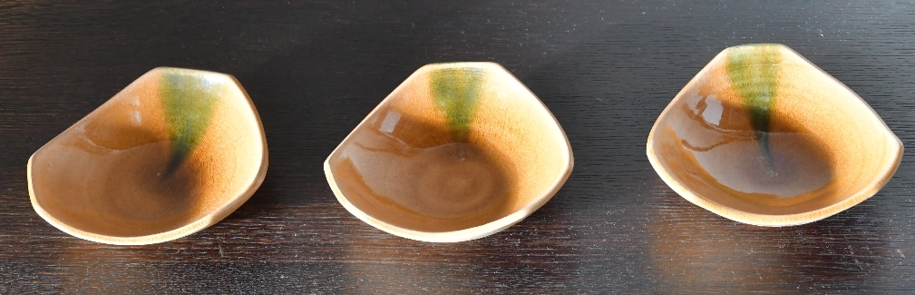 小皿・小鉢の3個セットを低価格で販売中です